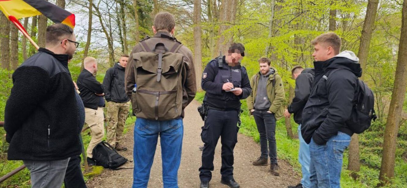 Hikers harassed over German flag- Islamists march in Hamburg